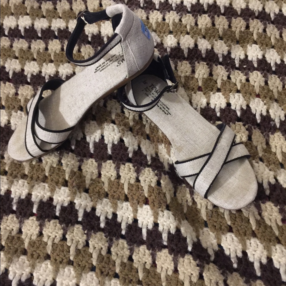 Toms women’s sandals preloved sz 7